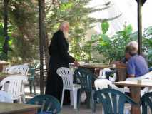 Кипрский священник - чашка кофе
